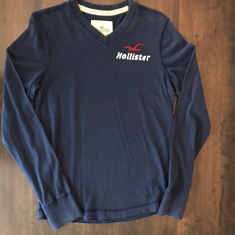 Navy Hollister V-Neck shirt Size Large